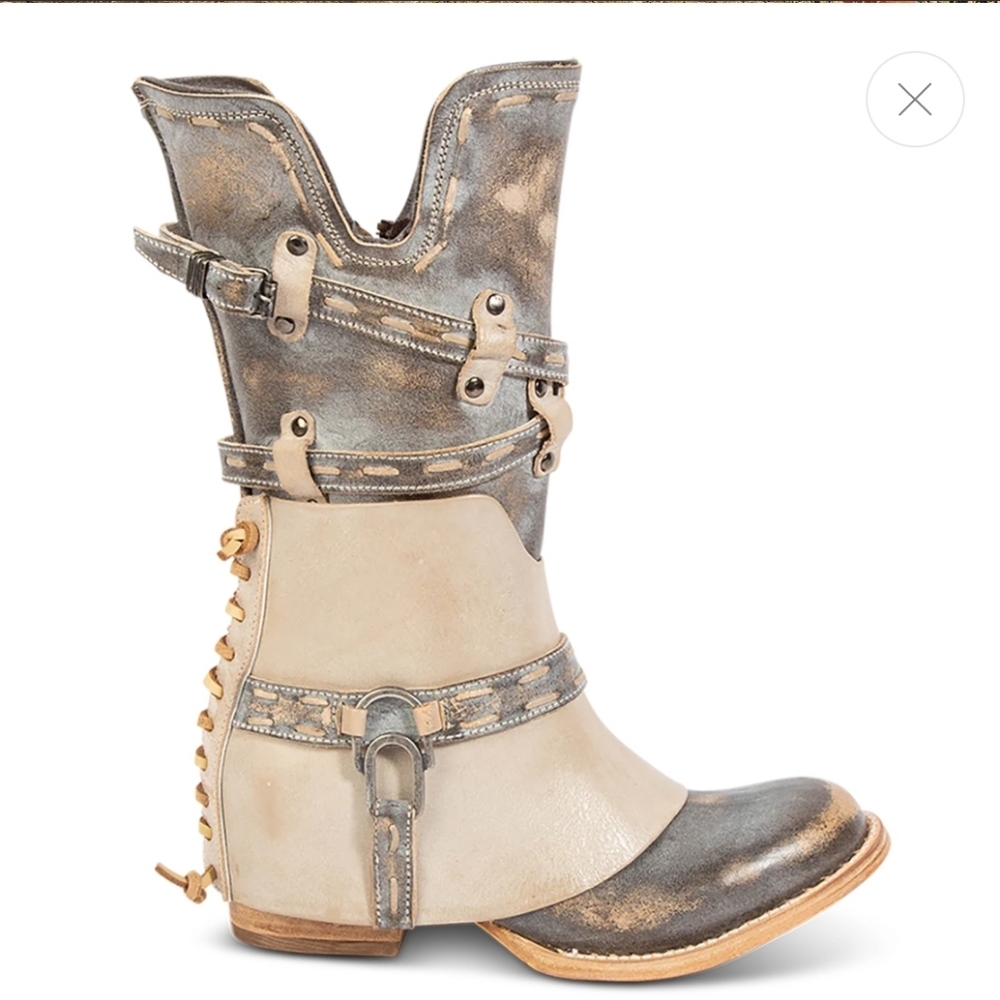 NIB Freebird Crow boot in color ICE